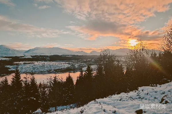 高清摄影 冬日黄昏的雪山湖景