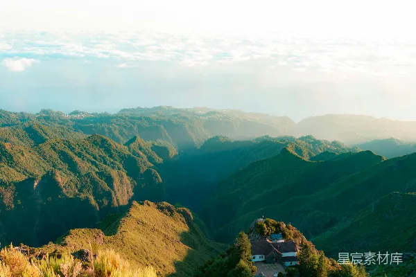 高清摄影 山间小屋的晨光