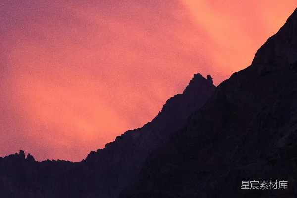 高清摄影 夕阳下的山峦剪影