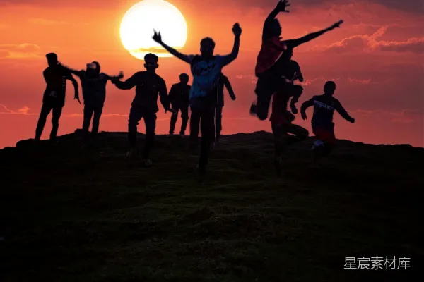 高清摄影 夕阳下的青春飞扬