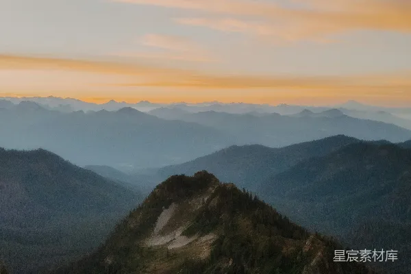 高清摄影 日落时的山间湖泊