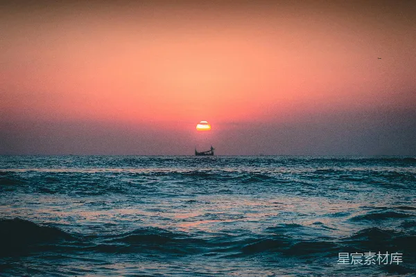 高清摄影 日落海景与孤独的小船