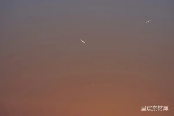 高清摄影 日落时分的天空与流星