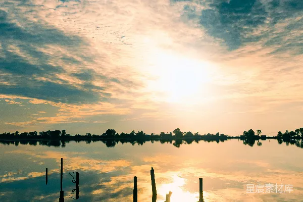 高清摄影 日落时分的宁静湖景