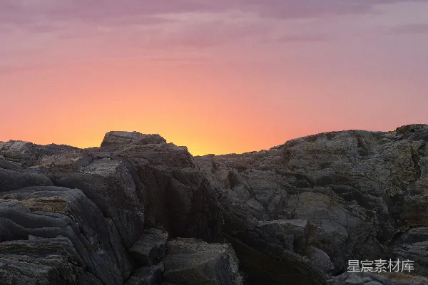 高清摄影 岩壁上的夕阳