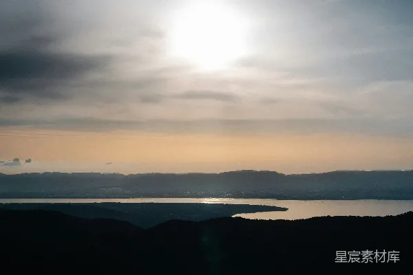 高清摄影 日落时分的宁静湖景