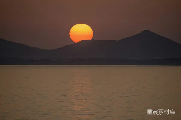 高清摄影 夕阳下的宁静湖面