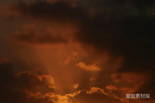 高清摄影 夕阳余晖中的工业轮廓