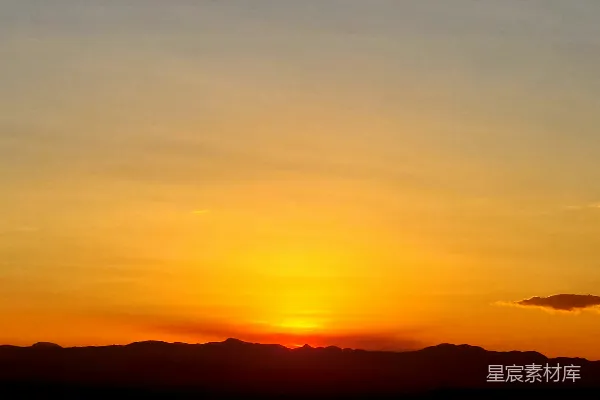 高清摄影 夕阳下的山峦剪影