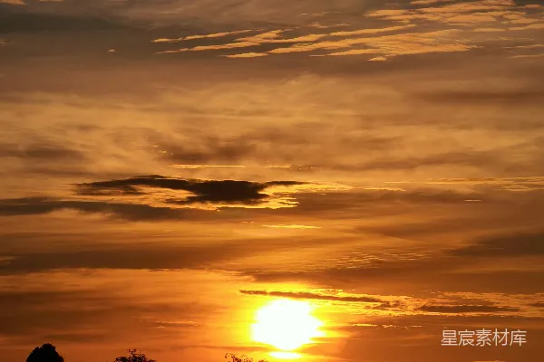 高清摄影 夕阳下的宁静湖泊