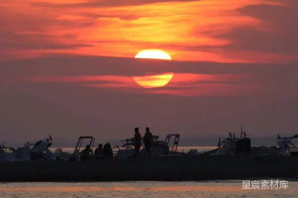 高清摄影 夕阳下的宁静海滩