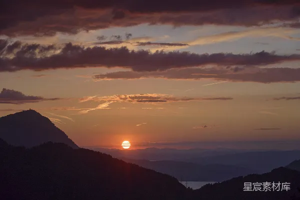 高清摄影 夕阳下的山峦
