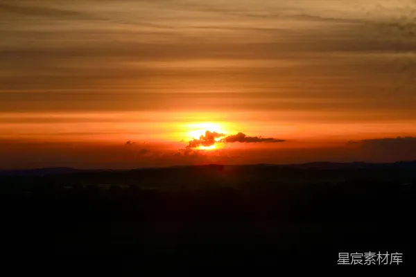 高清摄影 夕阳西下，山间宁静