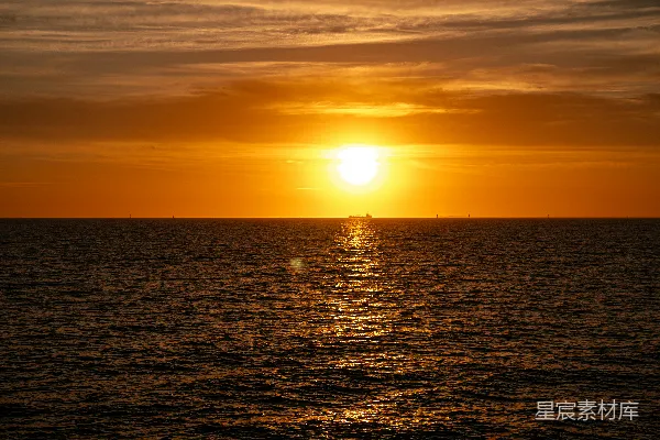 高清摄影 金色海平面上的夕阳