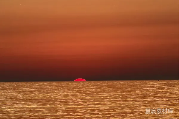 高清摄影 日落时分的平静海面