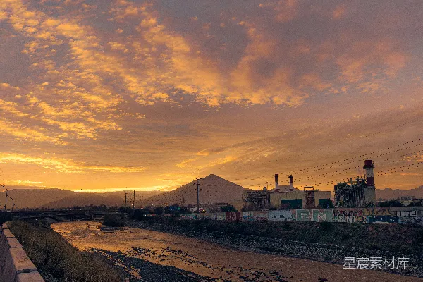 高清摄影 夕阳下的工业与自然交响