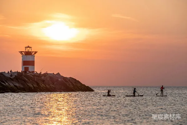 高清摄影 夕阳下的桨板运动