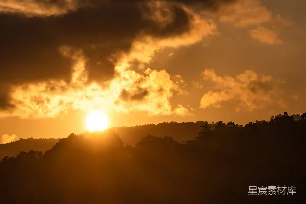 高清摄影 夕阳下的山峦