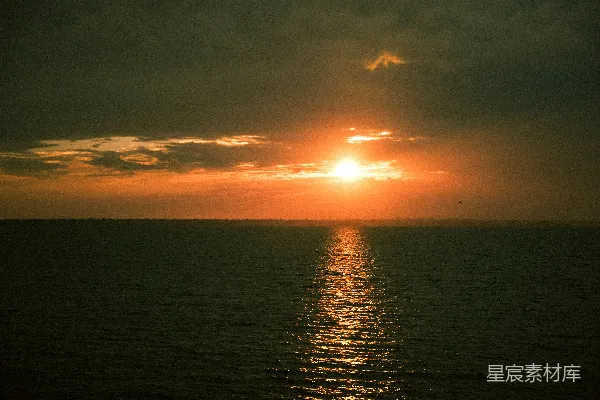 高清摄影 夕阳下的海面