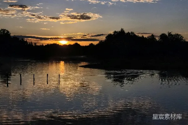高清摄影 日落时分的宁静湖景