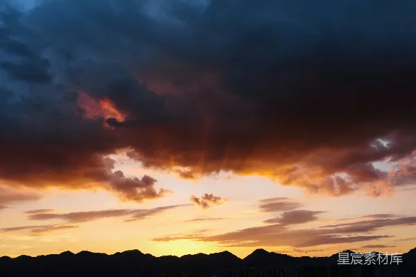 高清摄影 夕阳下的山峦