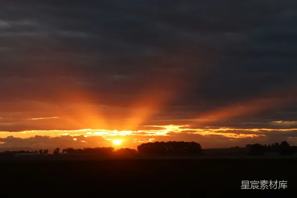 高清摄影 夕阳西下，田野的宁静
