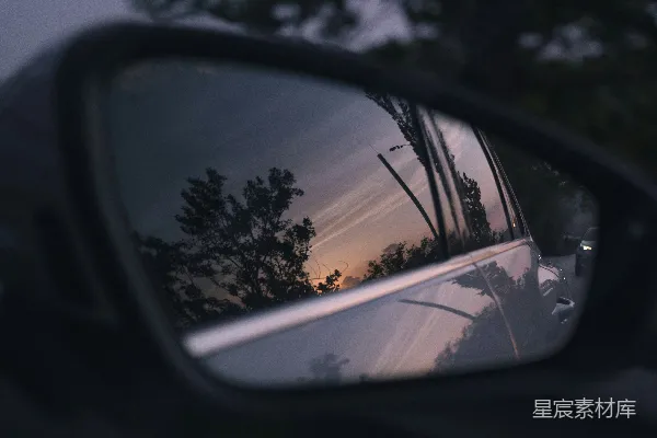 高清摄影 夕阳在车镜中的倒影