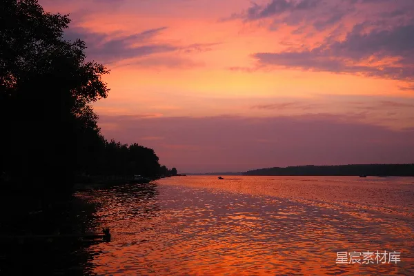 高清摄影 夕阳下的宁静湖景