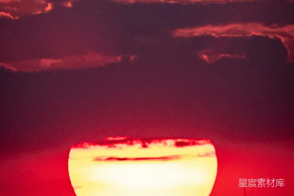 高清摄影 夕阳下的风车剪影