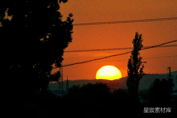 高清摄影 夕阳西下，静谧的乡村景色