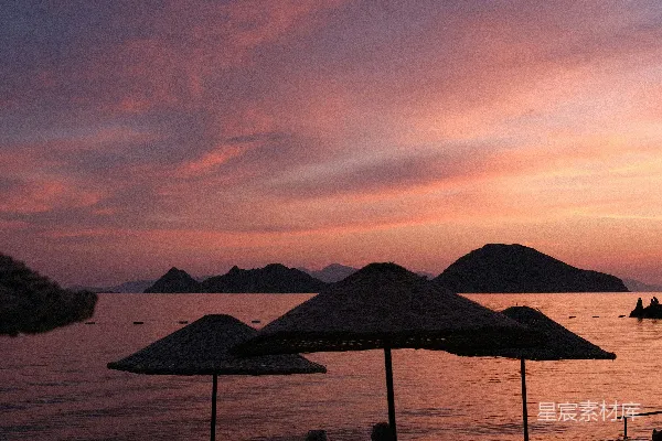 高清摄影 夕阳下的海滩情侣