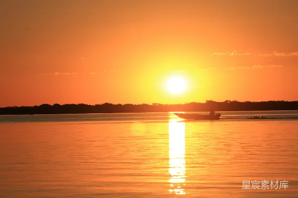 高清摄影 夕阳下的静谧湖景