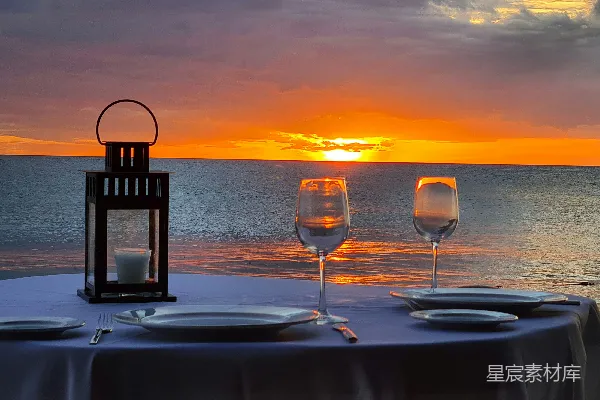 高清摄影 夕阳下的浪漫晚餐