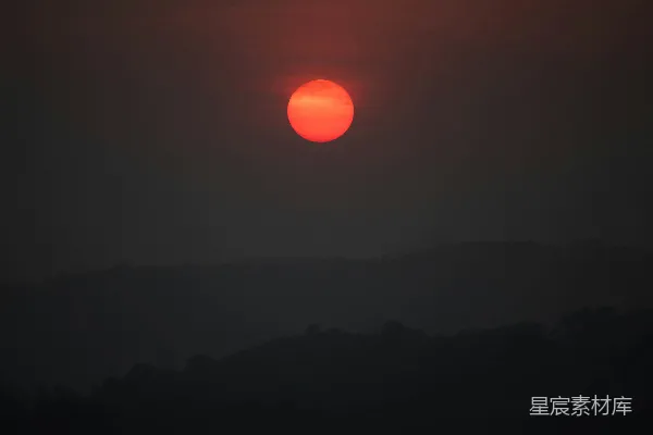 高清摄影 夕阳下的山峦轮廓