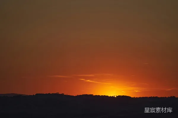 高清摄影 夕阳下的静谧山景