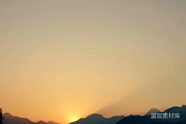 高清摄影 夕阳下的山脉剪影
