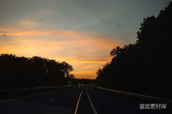 高清摄影 夕阳下的高速公路