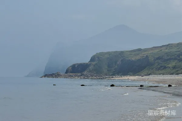 高清摄影 海滩与远山
