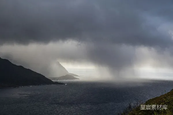 高清摄影 风雨中的海岸线