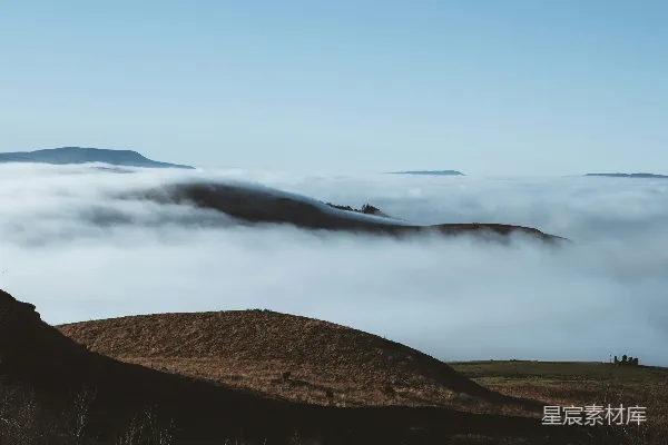 高清摄影 云海之上的宁静山景