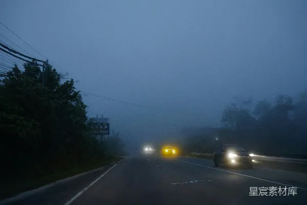 高清摄影 雾中行驶的夜景