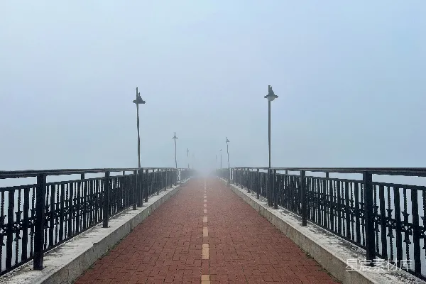高清摄影 雾中的长桥
