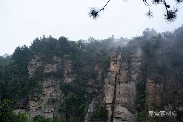 高清摄影 雾蒙蒙的山崖