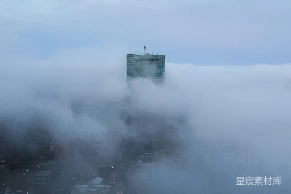 高清摄影 云雾缭绕的城市天际线