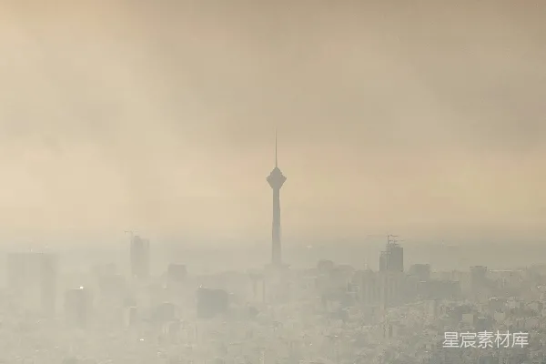 高清摄影 雾中高楼：城市的轮廓