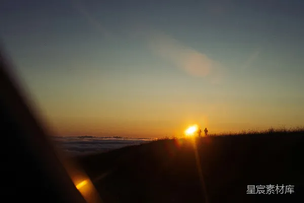 高清摄影 夕阳下的山丘
