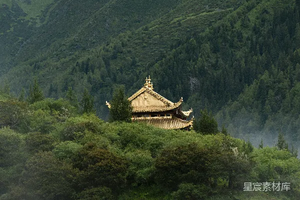 高清摄影 藏式寺庙与青山环绕