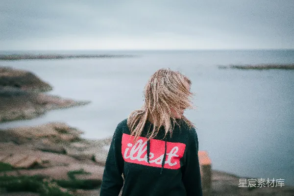 高清摄影 海边的背影