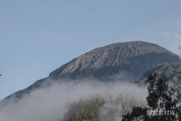 高清摄影 云海中的火山