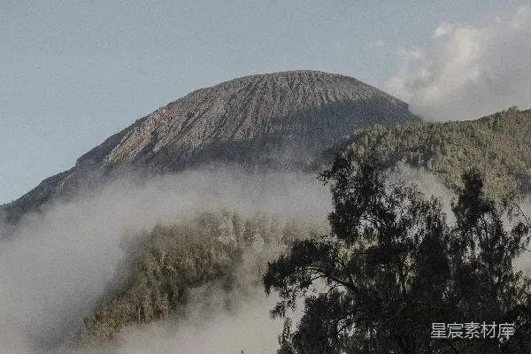 高清摄影 云海中的火山